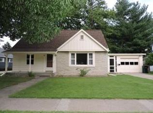 913 Berlin St, Waupaca, WI 54981