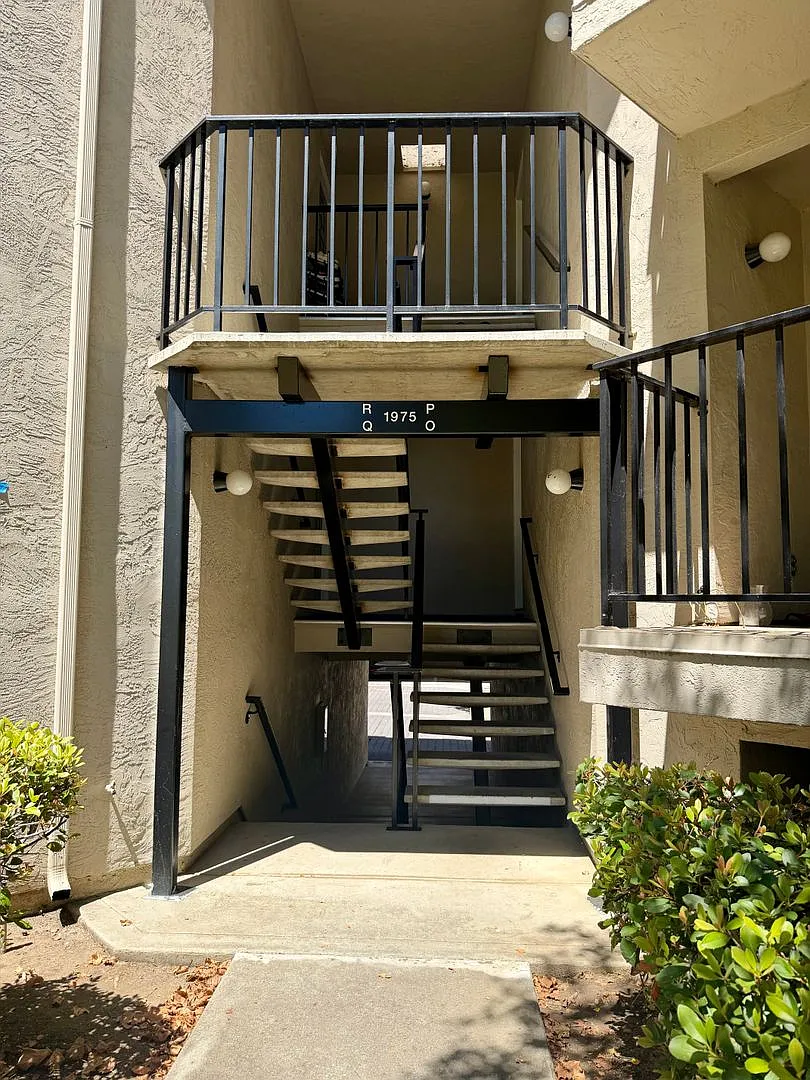 Prime Location! 2 Bedroom 2 Bath ! — Photo 2
