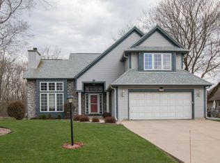 5748 Finch Ln, Racine, WI 53402