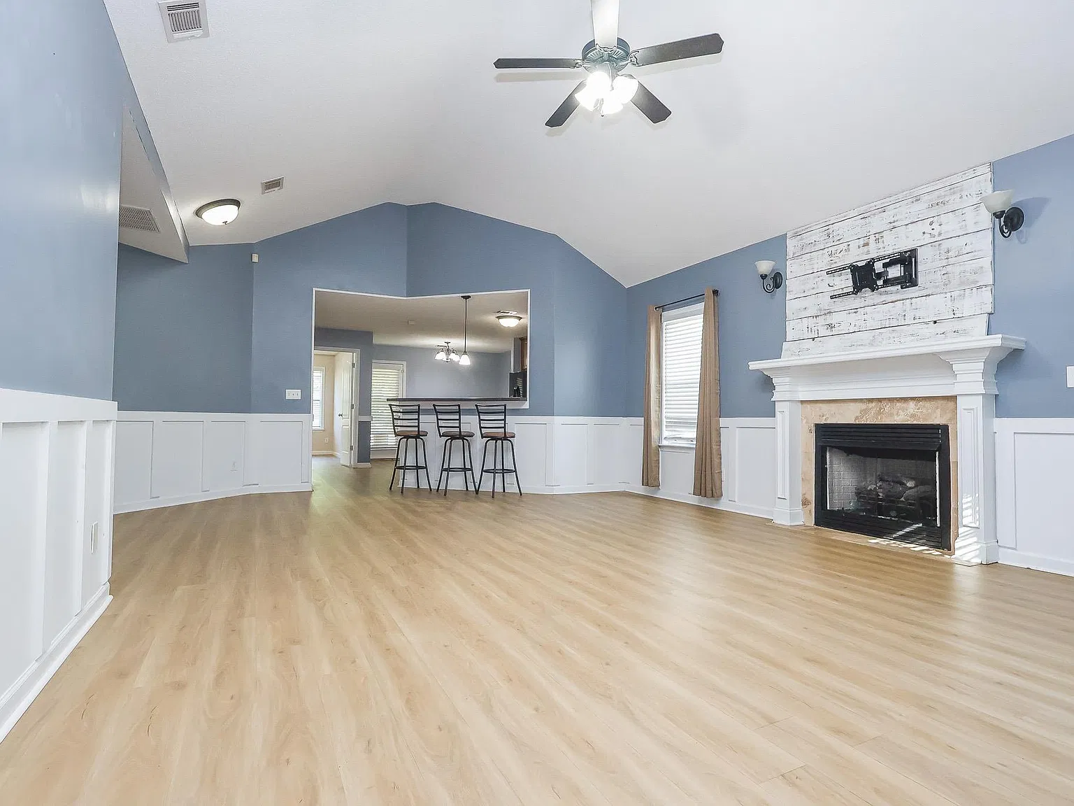 3 bed, 2.0 bath, 1410 sqft, $1,795 — Photo 4
