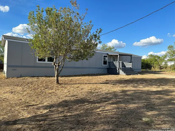 411 Hickory St, Jourdanton, TX 78026