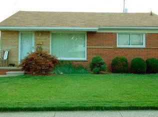 25301 San Rosa Dr, Saint Clair Shores, MI