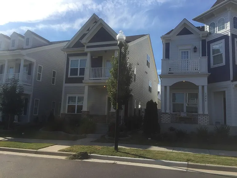 1268 Russet Ln — Photo 2