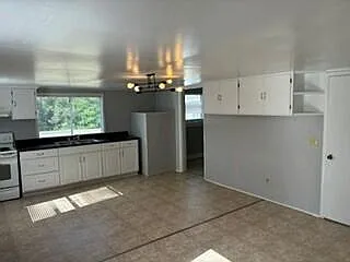 703 E Walker St — Photo 4