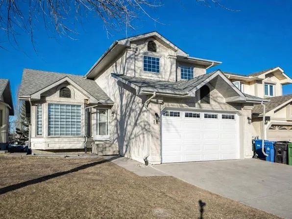 16 SW Sandringham Close NW, Calgary, AB T3K 3W8