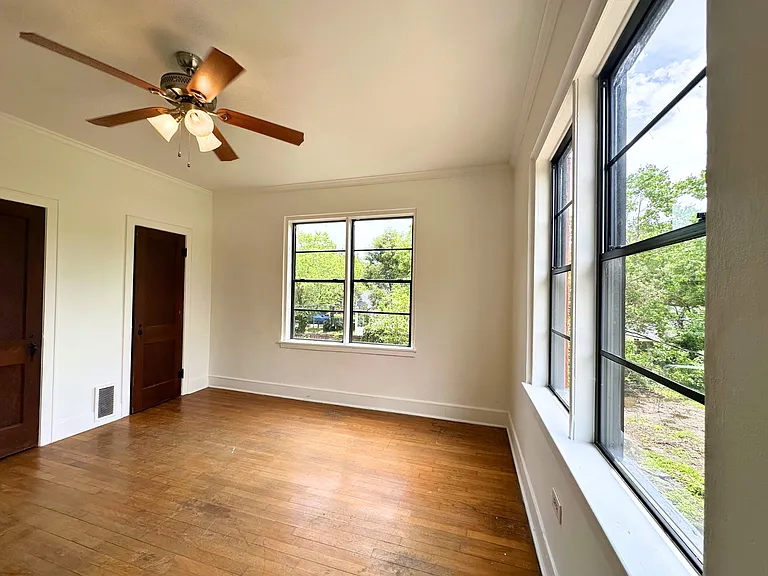 122 Demouy Ave #1/2 — Photo 11