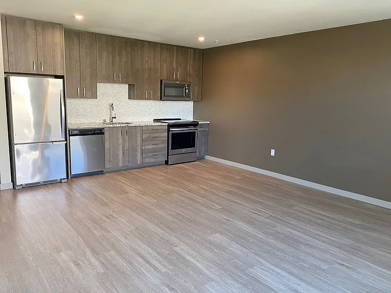 Lexington Apartments — Photo 11