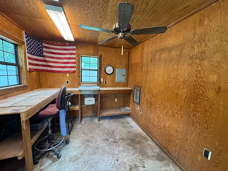 425 E Seneca St — Photo 49
