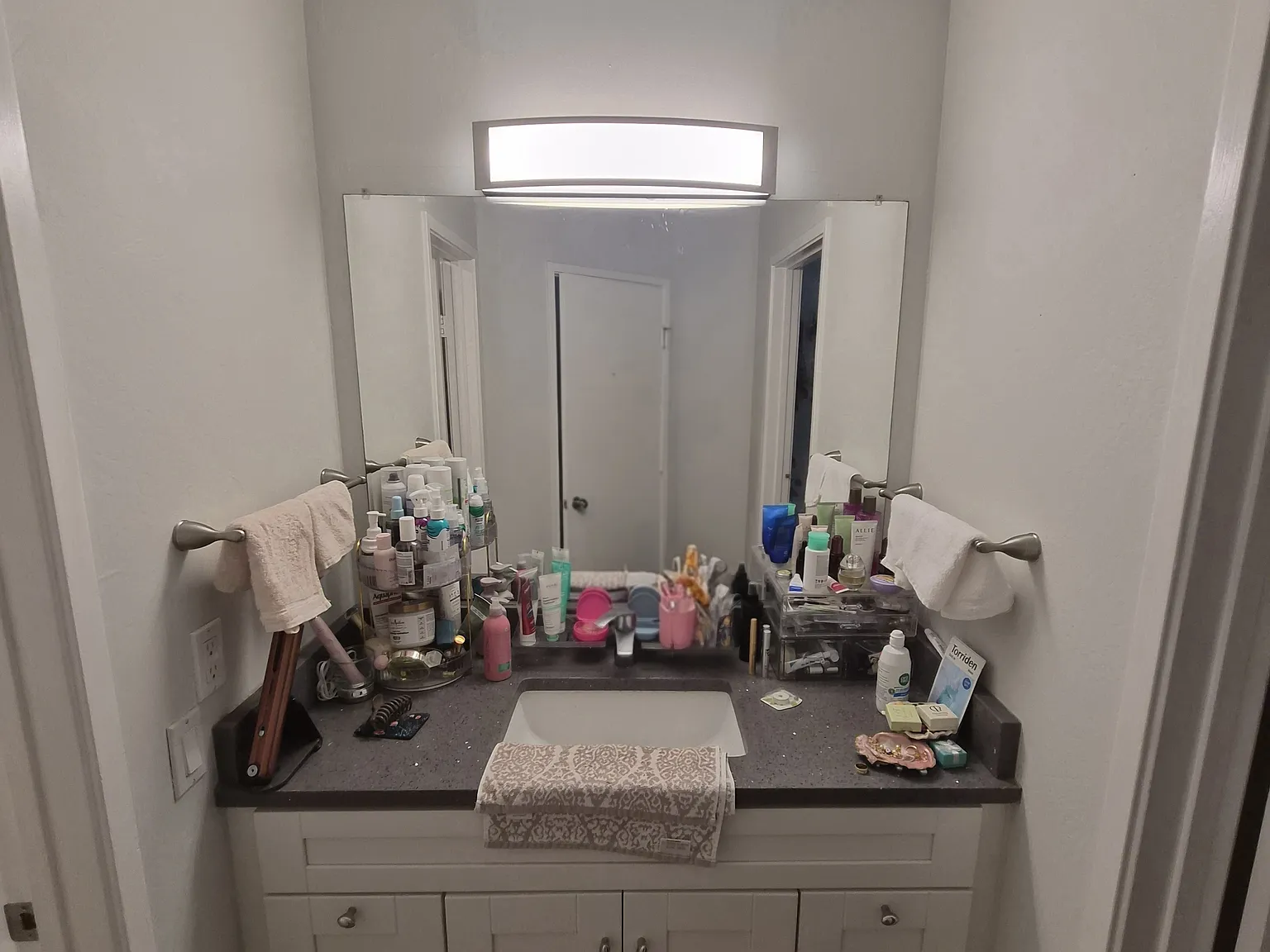 1 bed, 813 sqft, $2,700 — Photo 3