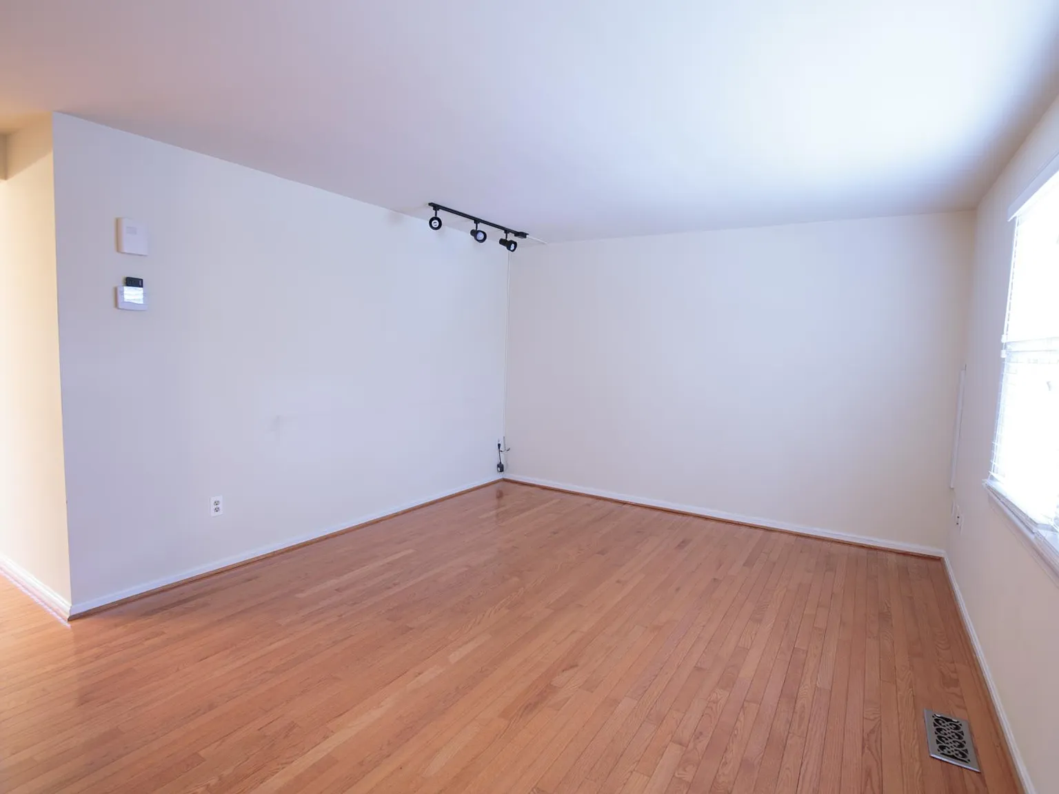 3103 Pebble Hill Ln — Photo 3