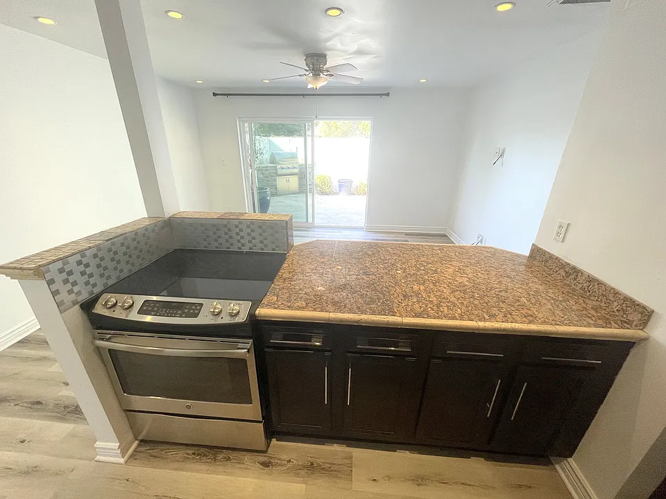 Kitchen and breakfast bar