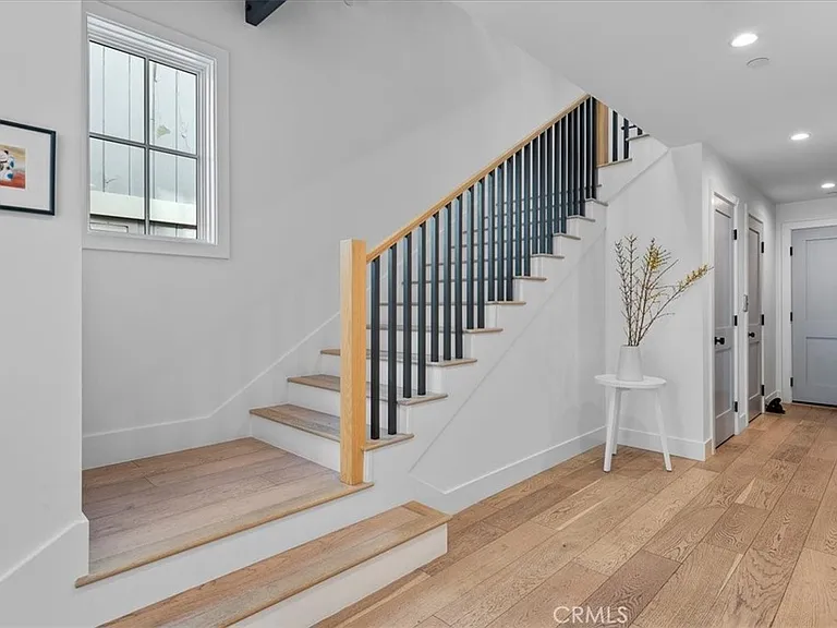 441 34th St — Photo 3