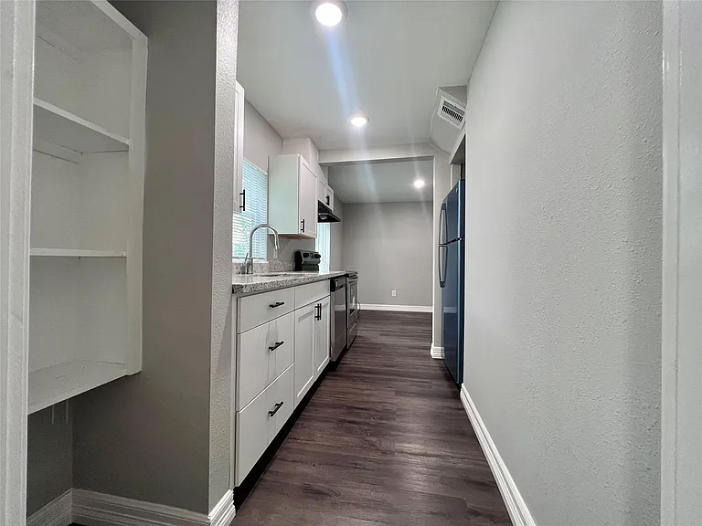 207 S Avenue A #A — Photo 8