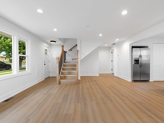 5th image of 7835 Massasoit Ave