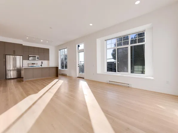 1221 Rocklin St #31, Coquitlam, BC V3B 0N7
