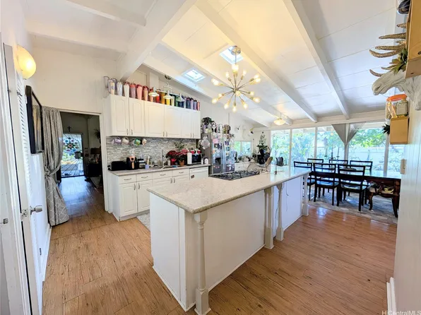 1352 Anapa St, Honolulu, HI 96818