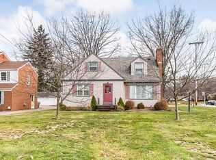527 Bassett Rd, Bay Village, OH 44140