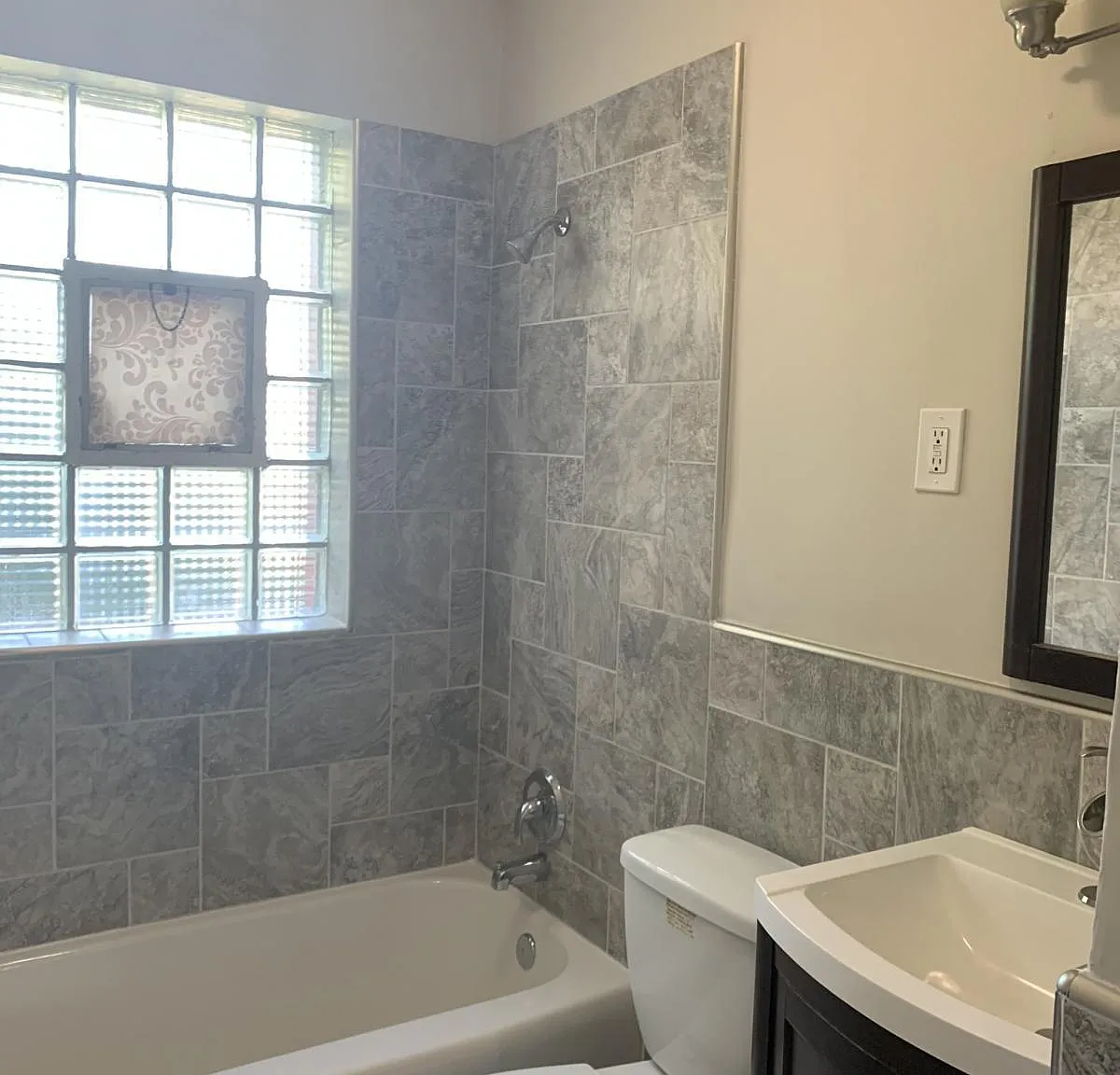 3 bed, 1200 sqft, $1,375 — Photo 1