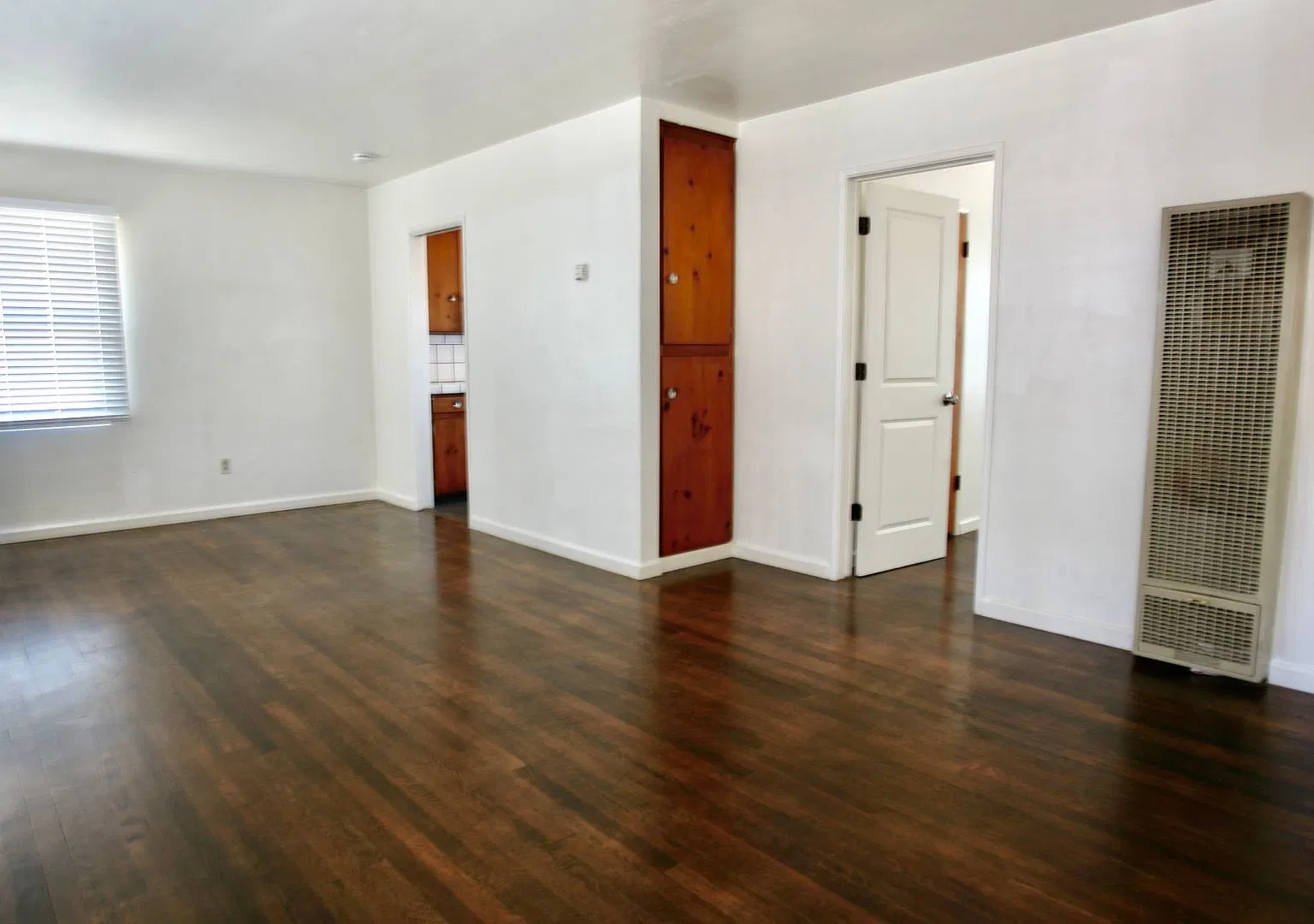 Almond 8676 — Photo 3