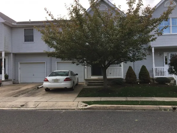 56 Holly Glen Dr #402, Pitman, NJ 08071