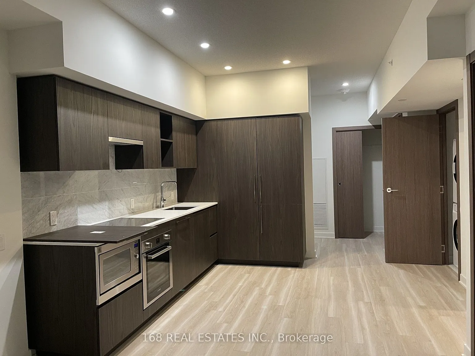 17 Bathurst St #3611 photo 1