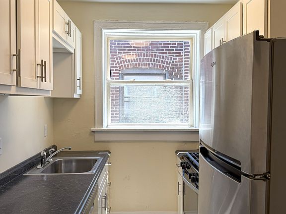 5th image of 920 Eastgate Ave #2-S