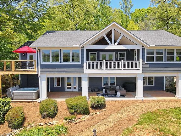 2nd image of 1652 Stonecrest Cir