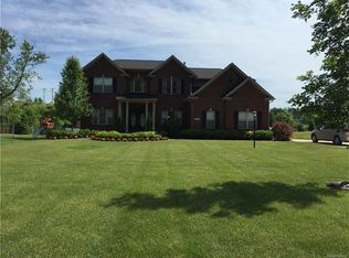 952 Michelson Rd, Rochester Hills, MI 48307