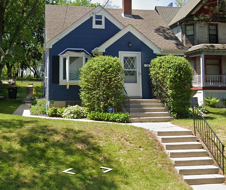 1st image of 134 N 10th Ave