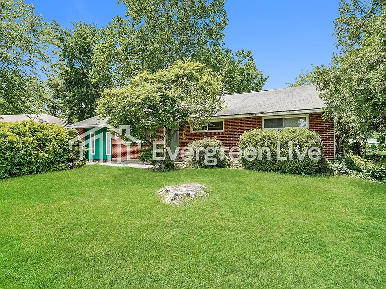 6251 Brauning Dr — Photo 2