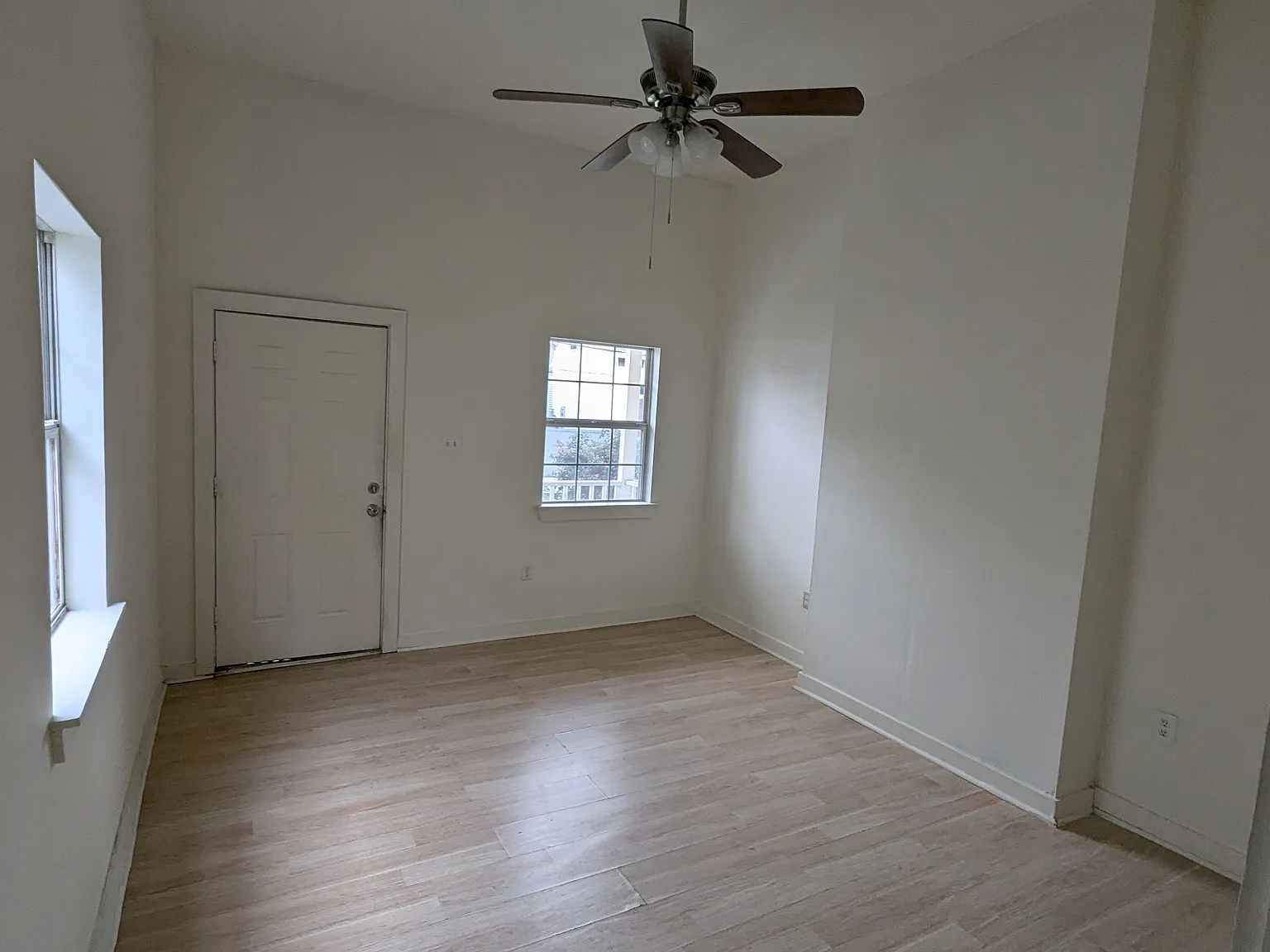 2914 Baudin St — Photo 2