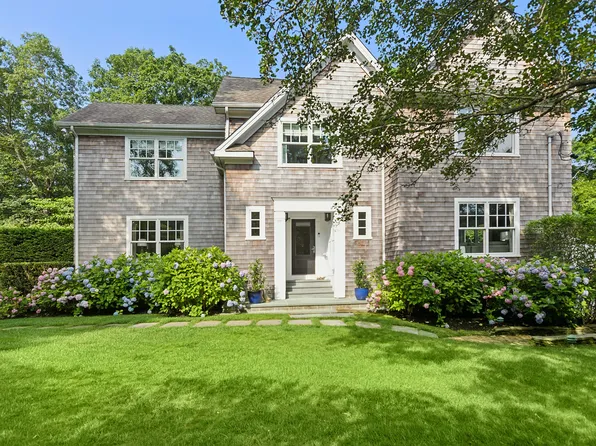 3 Burkeshire Dr, Sag Harbor, NY 11963
