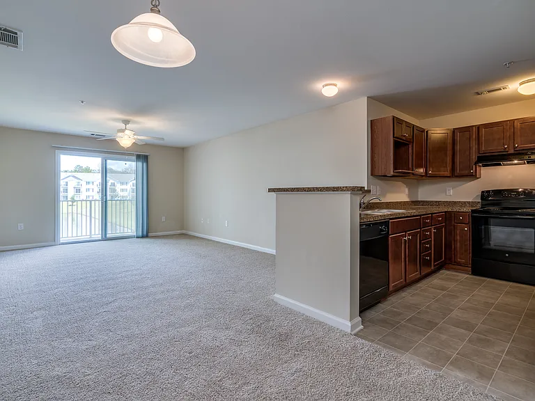 Killian Lakes Apartments and Townhomes — Photo 20