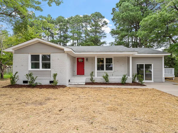 105 Basin St, Dunn, NC 28334