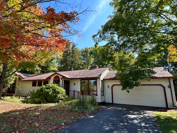 268 Hillcrest Blvd, Saint Ignace, MI 49781