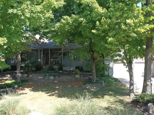 8102 Fawn Lake Ct, Cincinnati, OH 45247