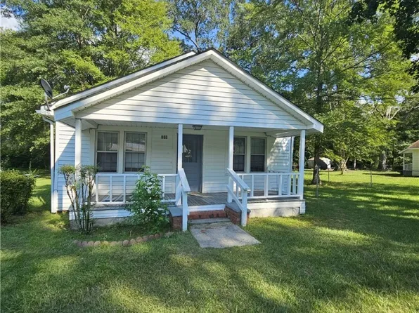 209 Triangle Pl, Fayetteville, NC 28312