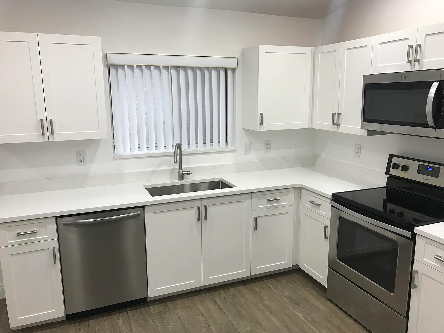 3 bed, 2.0 bath, 1954 sqft, $4,500 — Photo 3