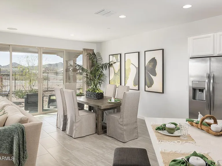 2527 W Sunland Ave — Photo 4