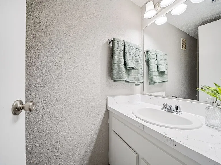 Cedar Park Apartments — Photo 32