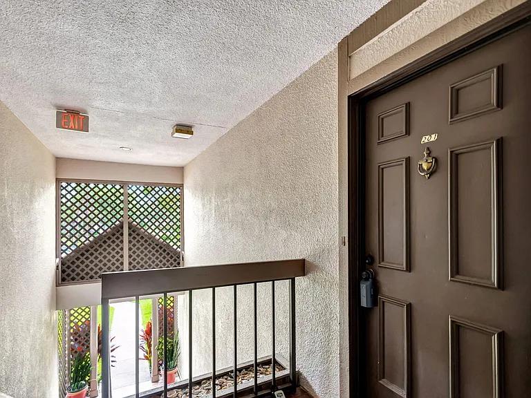 1109 Duncan Cir #201 — Photo 3