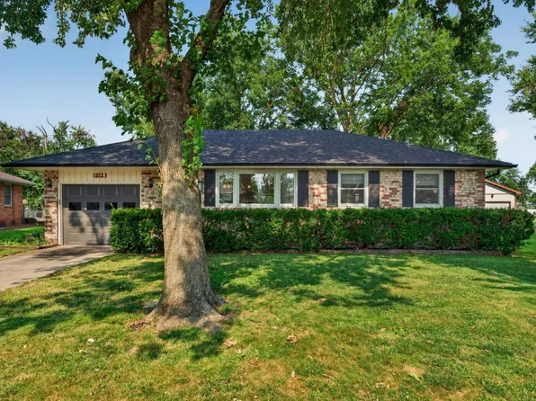 212 Center Dr, Silver Lake, KS 66539