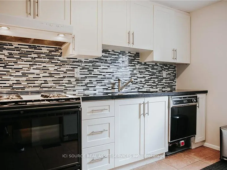 1 Vera Ct #BASEMENT — Photo 4