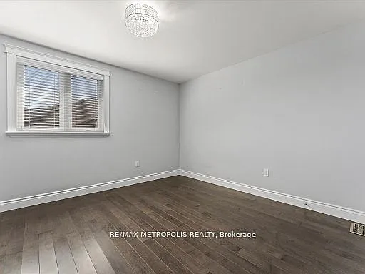 925 Lakewood Cres — Photo 22