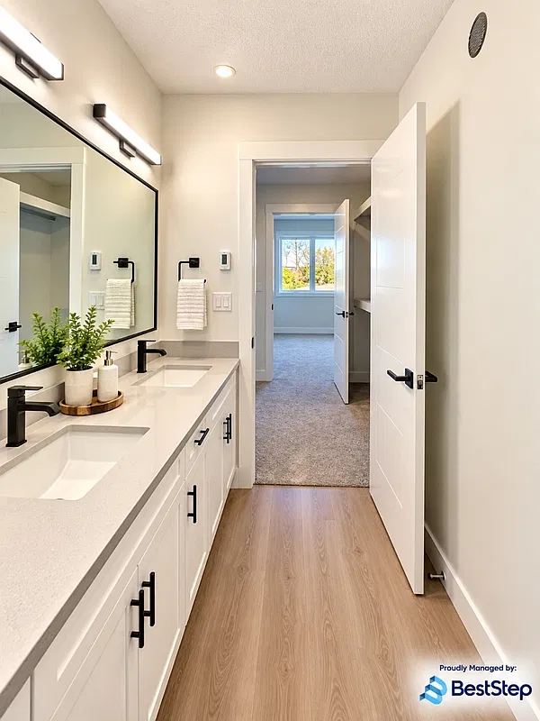 3 bed, 2.5 bath, $2,050 — Photo 4
