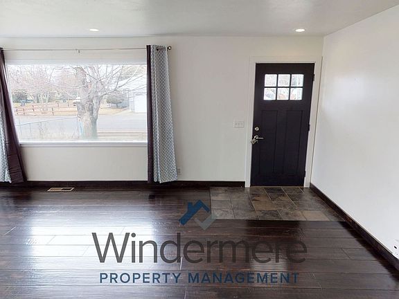 2nd image of 819 Ankeny St