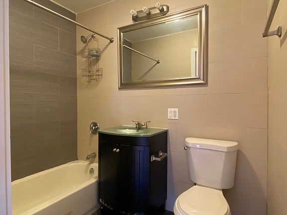 5th image of 236 Evergreen Ave #1