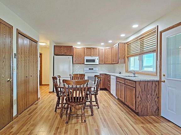 5th image of 137 Shawnee Ln