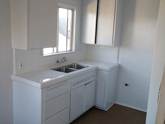 4th image of 3014 W 54th St
