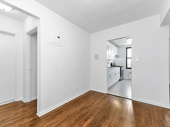 5th image of 1040 Neilson St APT 4N
